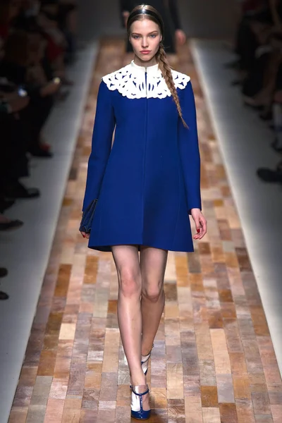 Look 3